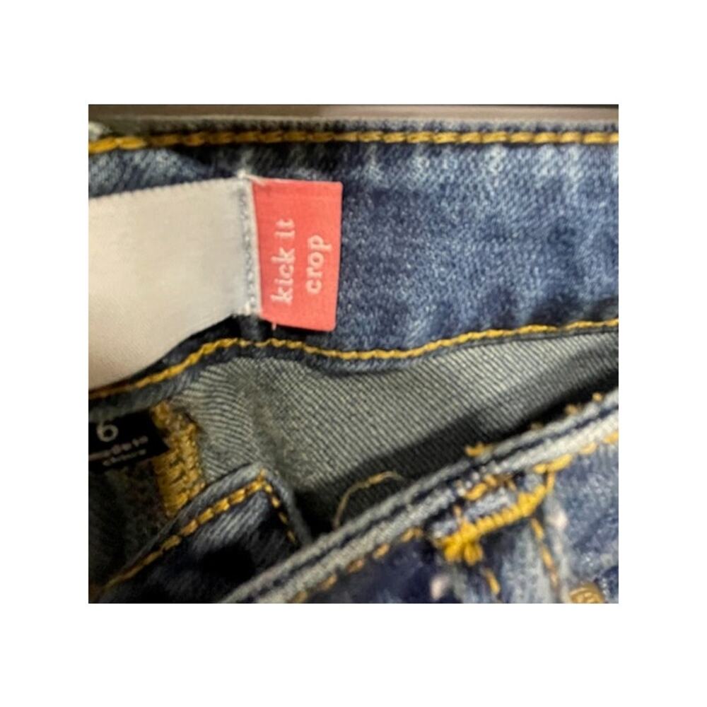 CAbi Women's Medium Wash Kick it Crop Straight leg Raw Hem Sz 6 - Picture 5 of 8